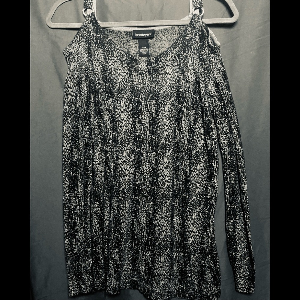 🌺 Lane Bryant Cold Shoulder Top 🌺